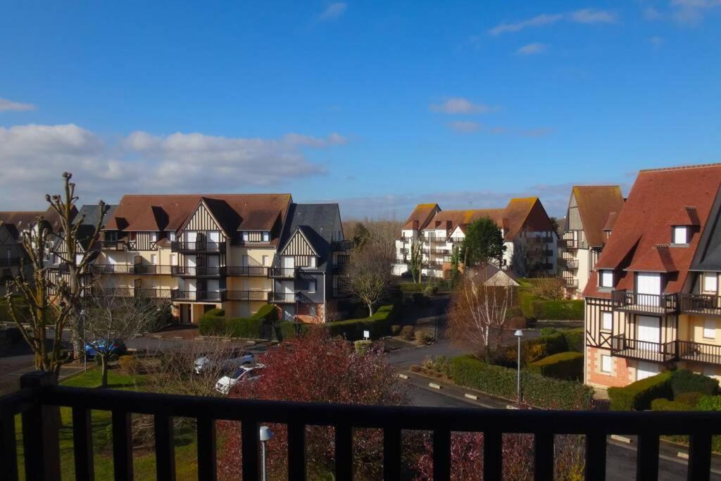 Le Petit Navire - Acces Direct Plage Cabourg Exterior photo